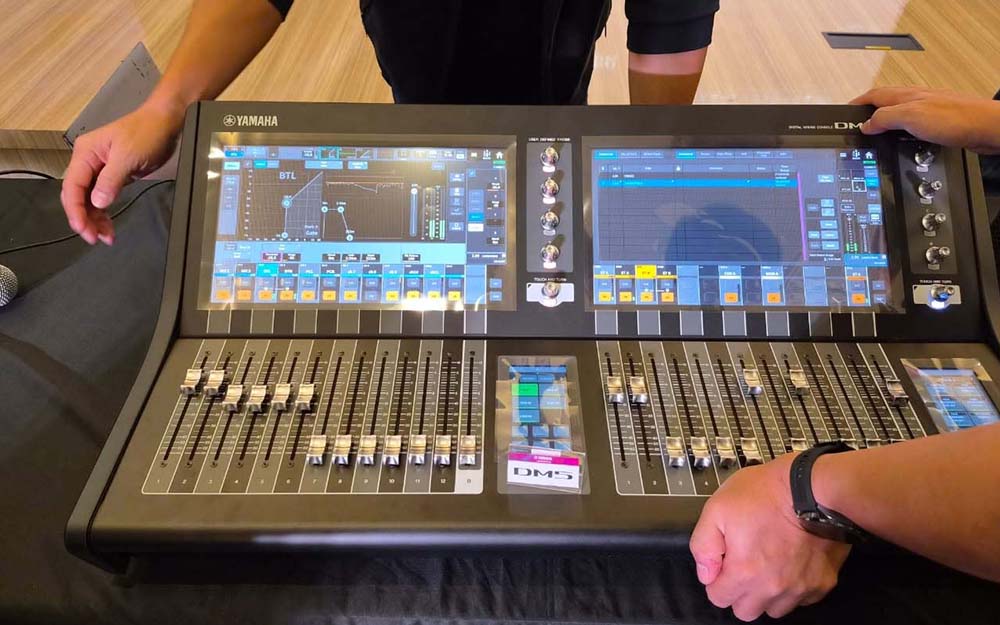 Bàn trộn Yamaha DM5
